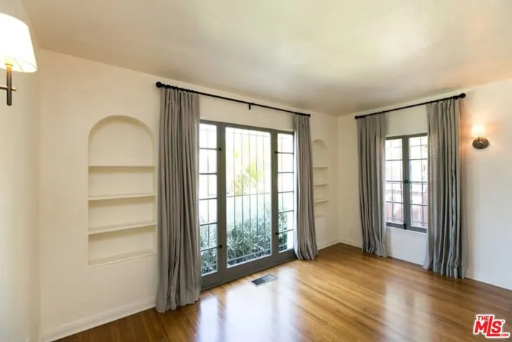 1136 S Hayworth Avenue, Los Angeles, California 90035