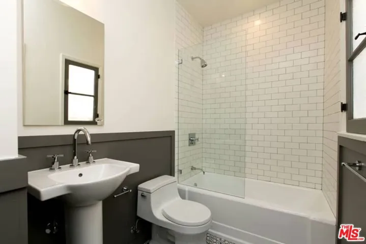 1136 S Hayworth Avenue, Los Angeles, California 90035