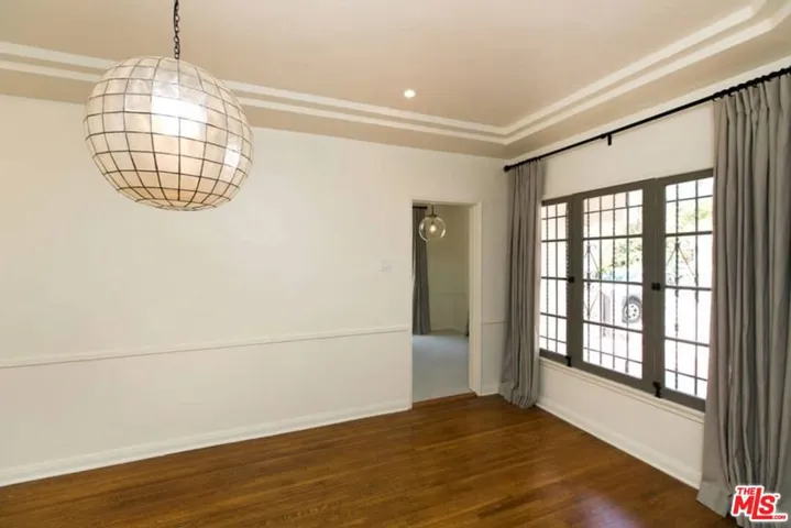 1136 S Hayworth Avenue, Los Angeles, California 90035