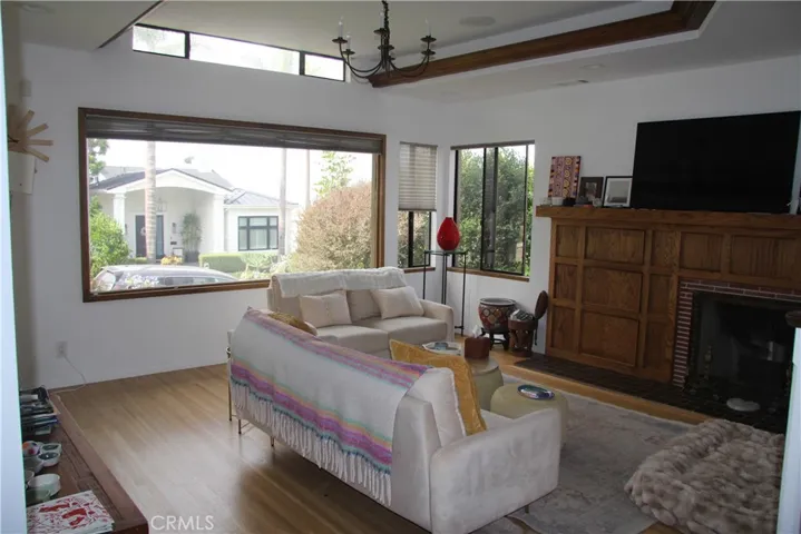 857 6th, Manhattan Beach, California 90266