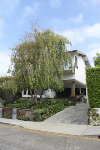 857 6th, Manhattan Beach, California 90266