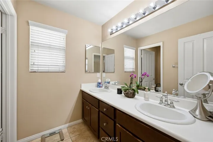 Secondary Bath upstairs