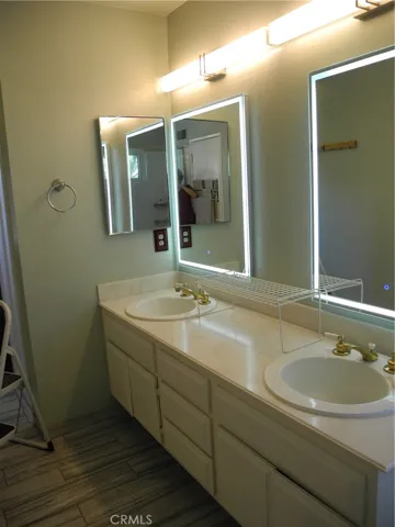 Double sinks and mirrors in master bath