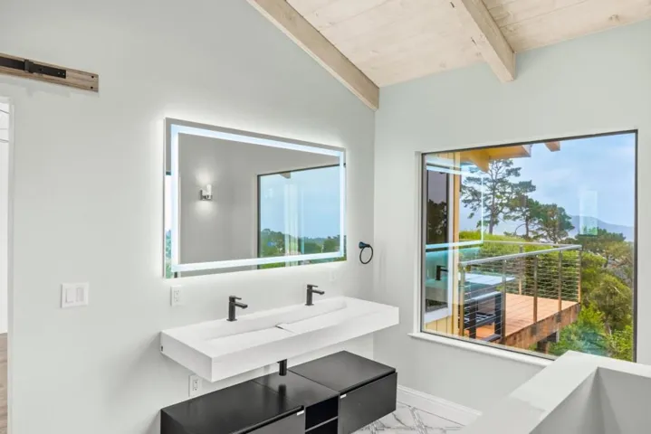 25000 Pine Hills Drive, Carmel, California 93923