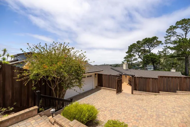 25000 Pine Hills Drive, Carmel, California 93923
