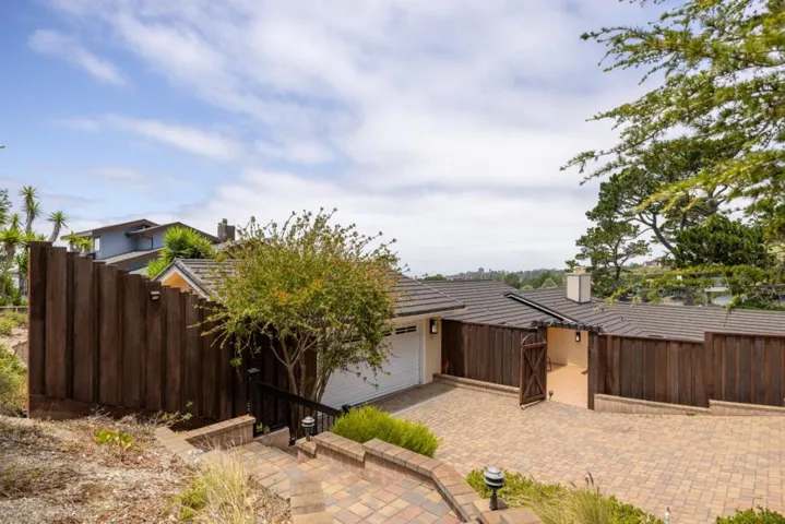 25000 Pine Hills Drive, Carmel, California 93923