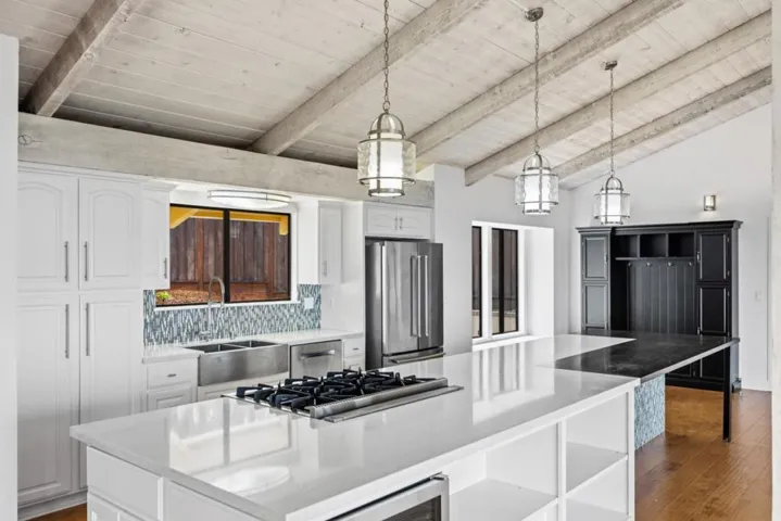 25000 Pine Hills Drive, Carmel, California 93923