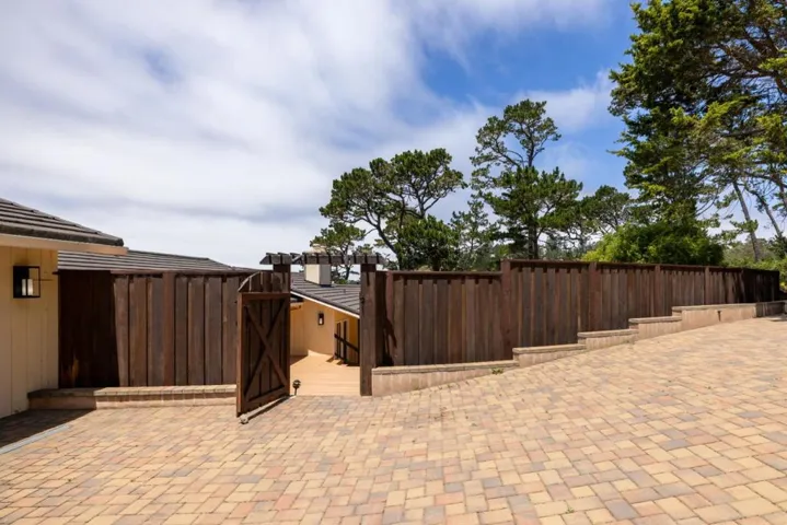 25000 Pine Hills Drive, Carmel, California 93923