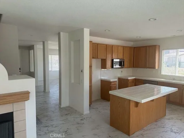 13775 Hanford Court, Victorville, California 92394