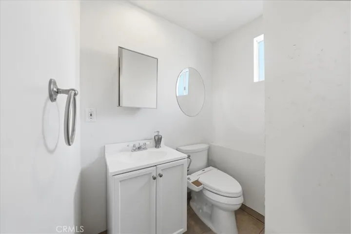 Rear garage bonus room 3/4 bath