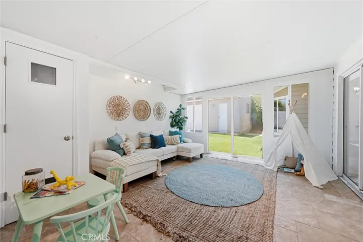 bonus room flows to backyard