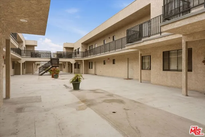 13801 Yukon Avenue, Hawthorne, California 90250