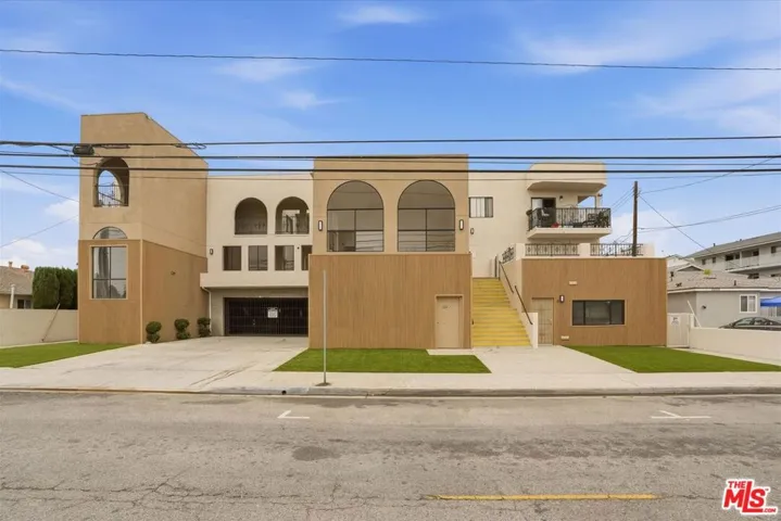 13801 Yukon Avenue, Hawthorne, California 90250