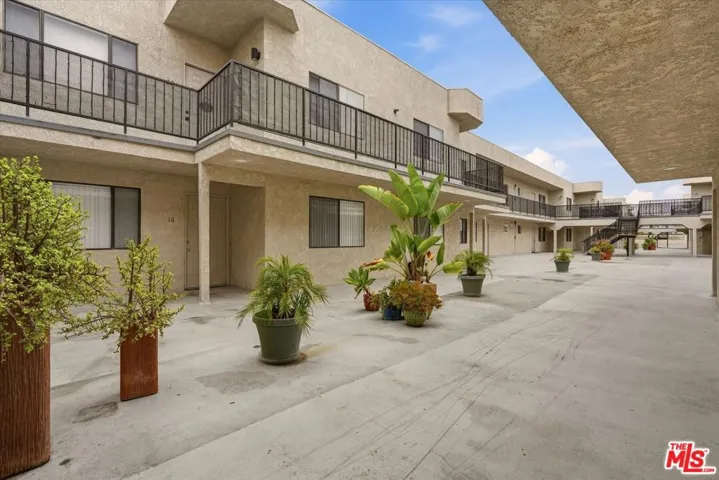 13801 Yukon Avenue, Hawthorne, California 90250
