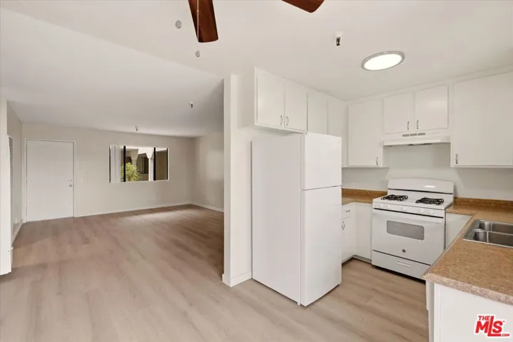 13801 Yukon Avenue, Hawthorne, California 90250