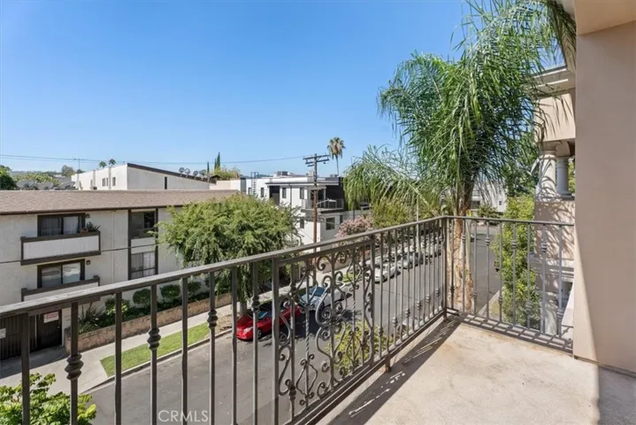 5305 Bellingham, Valley Village, California 91607
