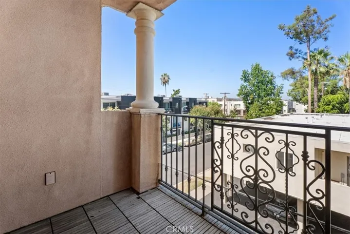 5305 Bellingham, Valley Village, California 91607