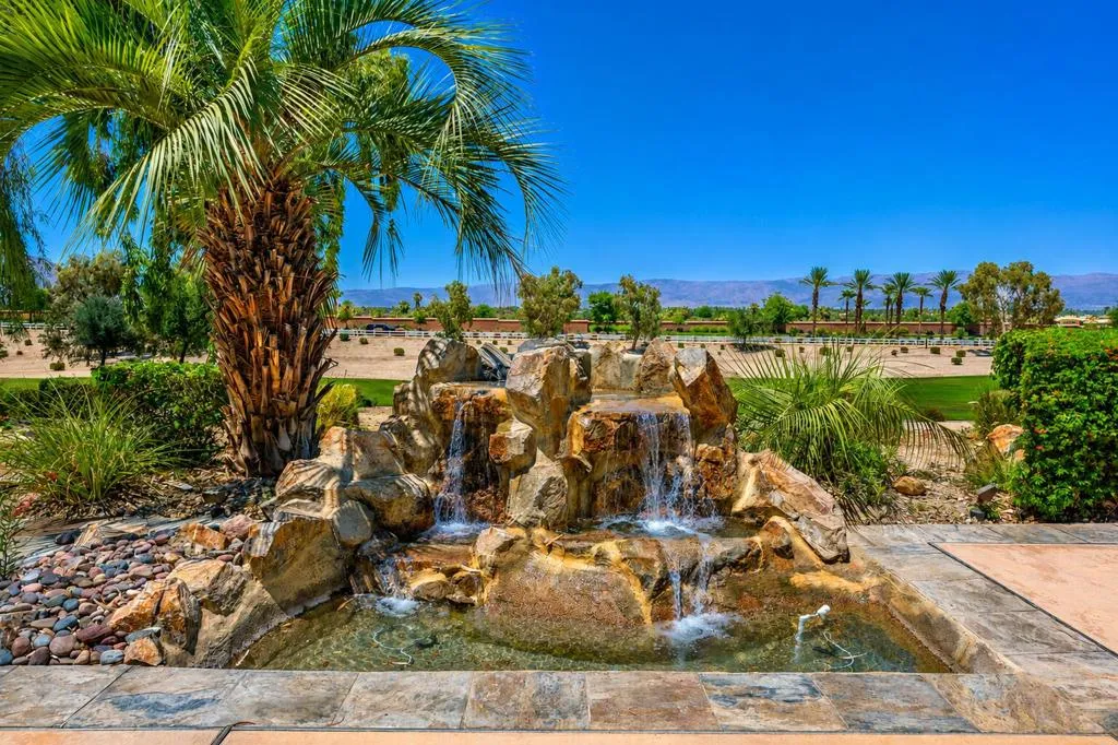 Fountain Straight on