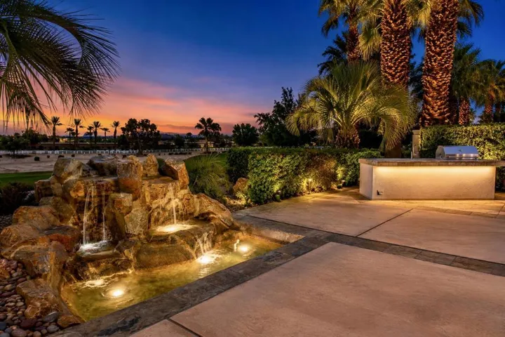 Fountain at Dark