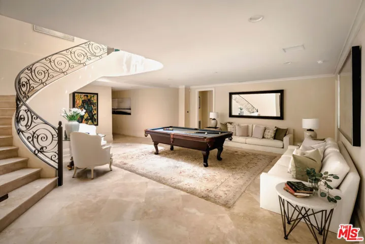 1350 Benedict Canyon Drive, Beverly Hills, California 90210