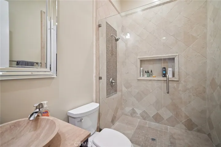 17401 Raymer, Sherwood Forest, California 91325