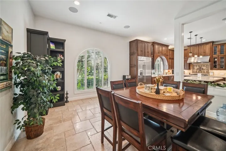 17401 Raymer, Sherwood Forest, California 91325