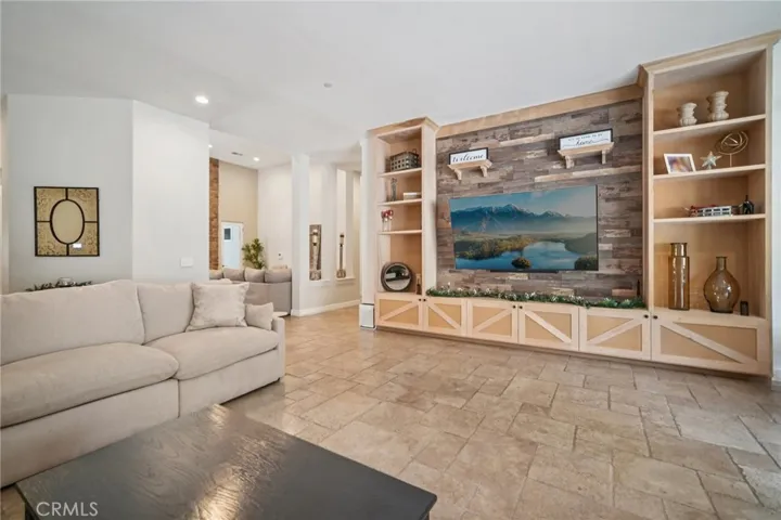 17401 Raymer, Sherwood Forest, California 91325