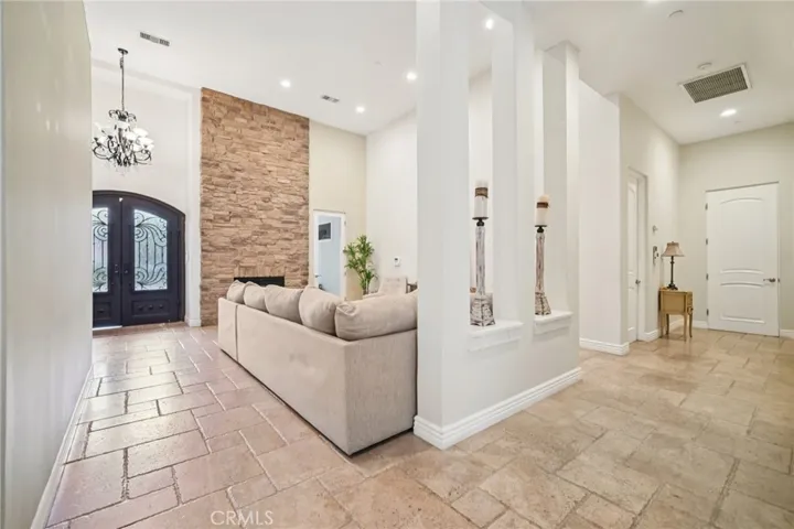 17401 Raymer, Sherwood Forest, California 91325