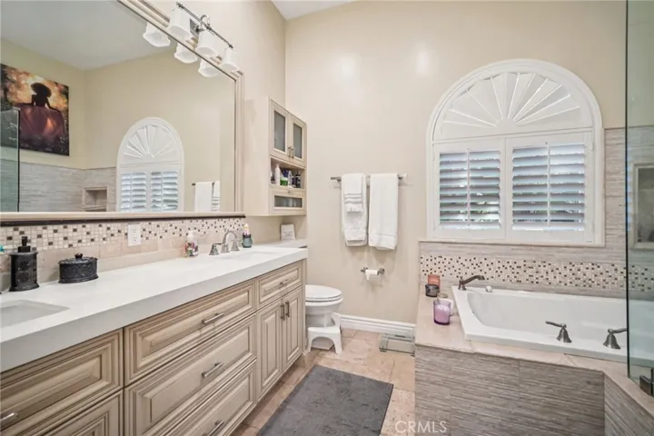 17401 Raymer, Sherwood Forest, California 91325