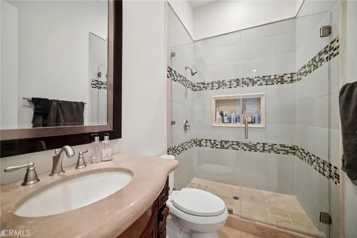 17401 Raymer, Sherwood Forest, California 91325