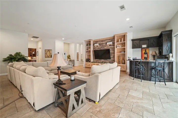 17401 Raymer, Sherwood Forest, California 91325