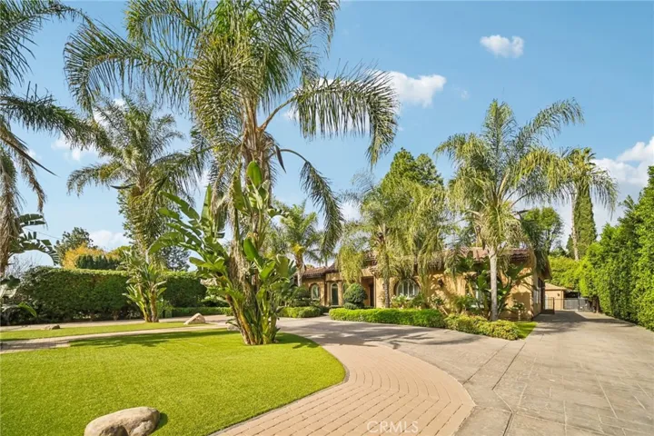 17401 Raymer, Sherwood Forest, California 91325