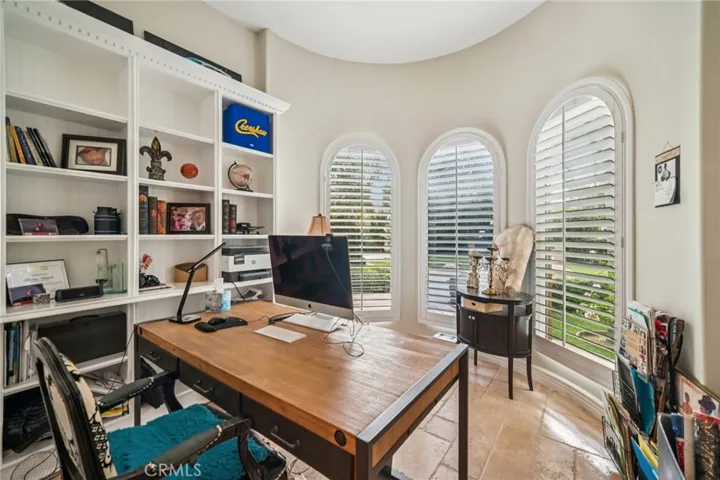 17401 Raymer, Sherwood Forest, California 91325