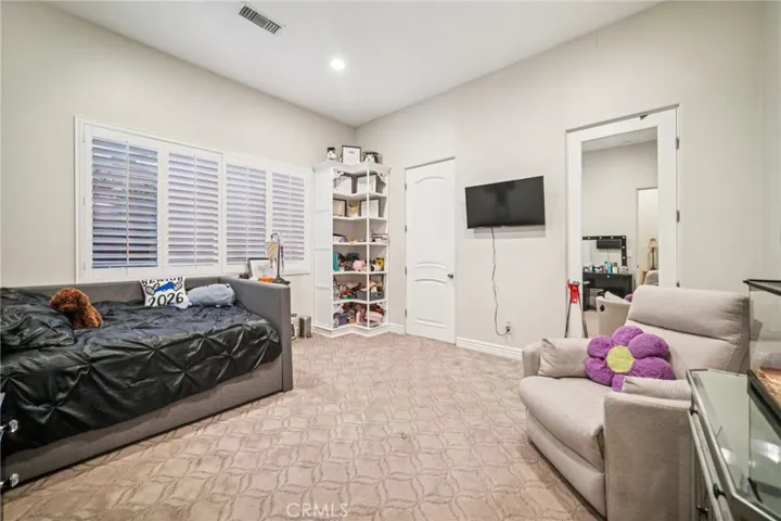 17401 Raymer, Sherwood Forest, California 91325