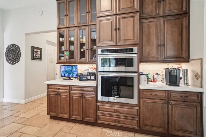 17401 Raymer, Sherwood Forest, California 91325