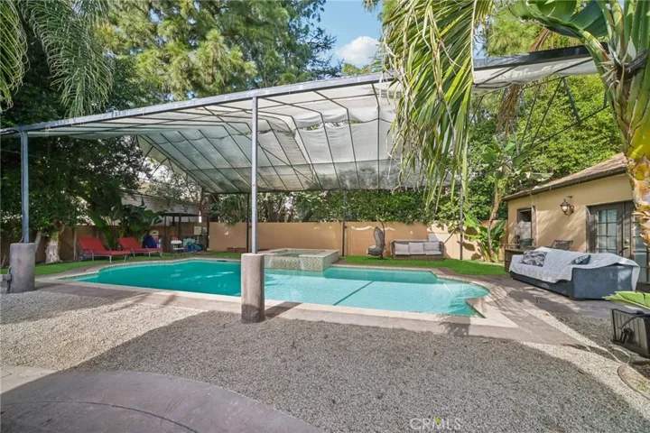 17401 Raymer, Sherwood Forest, California 91325