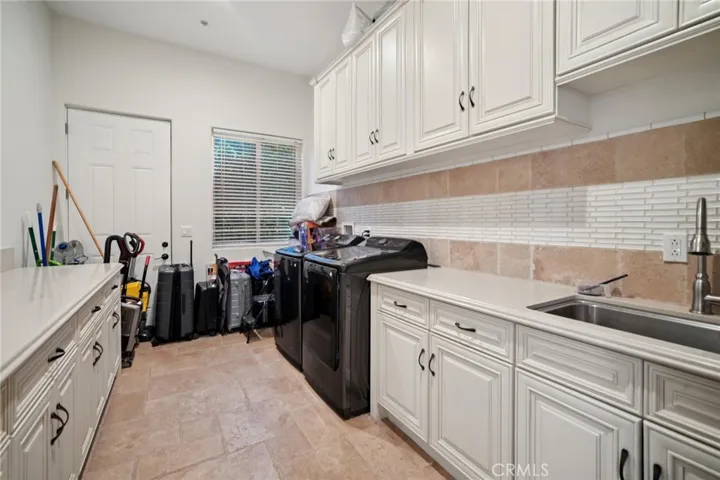 17401 Raymer, Sherwood Forest, California 91325