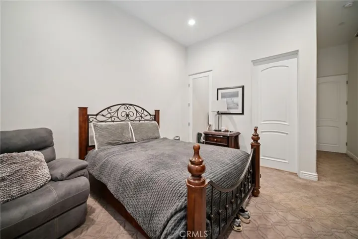 17401 Raymer, Sherwood Forest, California 91325