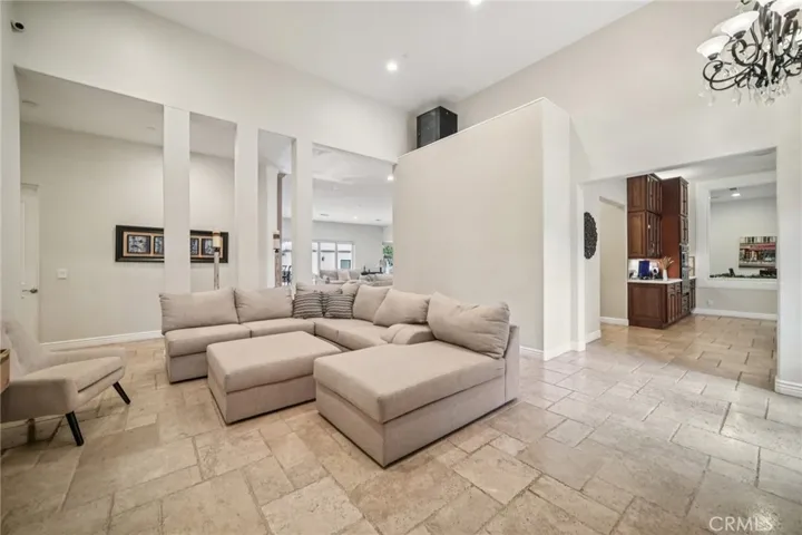 17401 Raymer, Sherwood Forest, California 91325