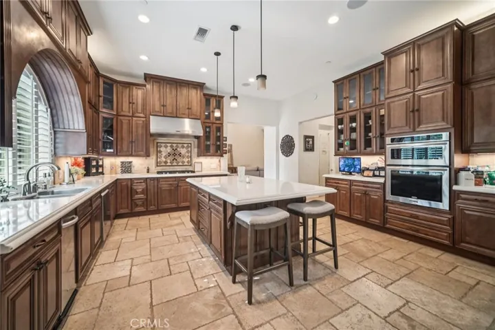 17401 Raymer, Sherwood Forest, California 91325