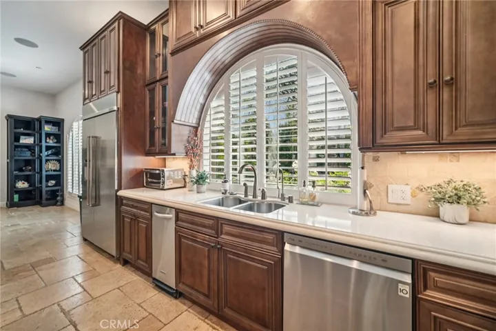 17401 Raymer, Sherwood Forest, California 91325