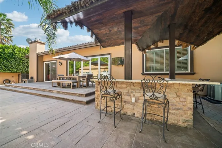 17401 Raymer, Sherwood Forest, California 91325