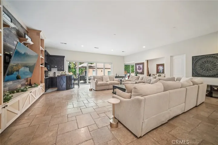 17401 Raymer, Sherwood Forest, California 91325