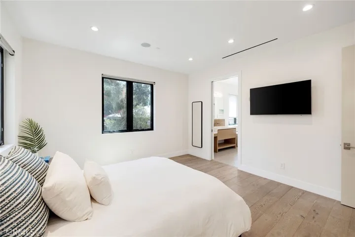 622 1st Place, Hermosa Beach, California 90254