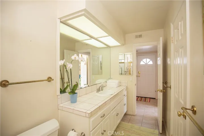Full bathroom attached to full bedroom downstairs