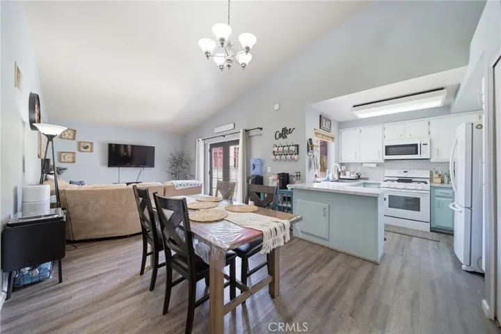 Dining & kitchen