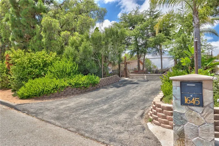 1645 S Hannalei, Vista, California 92083