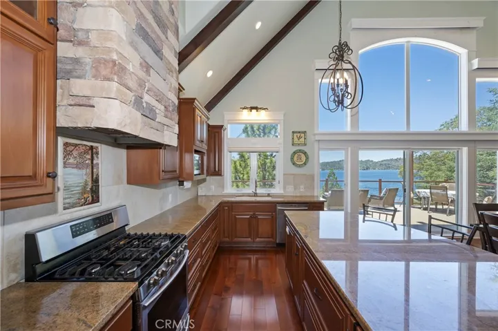 28714 Palisades, Lake Arrowhead, California 92352
