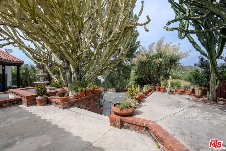 1458 Sutherland Street, Los Angeles, California 90026