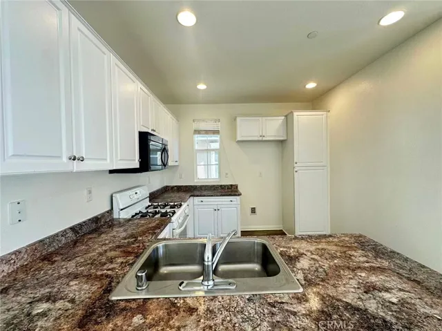 5862 Ginger Drive, Eastvale, California 92880